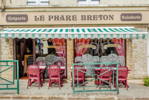 Le Phare Breton inside