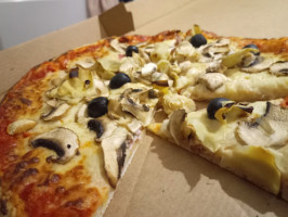 Menotti's Pizza food