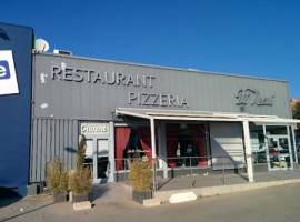 Pizzeria Di Trevi outside
