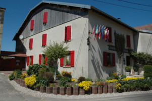 Hotel Restaurant Salon de The L'Ecrin outside