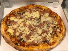 Pizza des Halles food