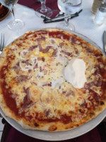 Pizza Pietro food