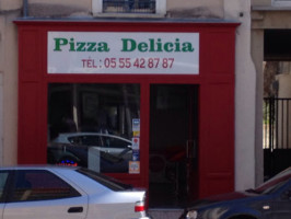 Pizza Delicia outside