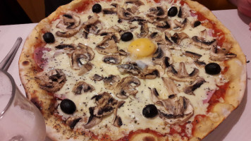 La Pie'zz Abeilhanaise food