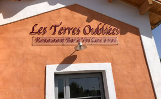 Les Terres Oubliees food