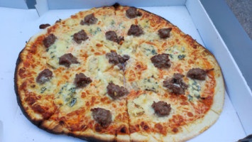 Pizza Loulou food