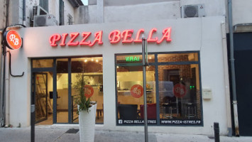 La Scala Pizza outside
