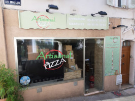 Artisanal Pizza outside