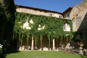 L'Abbaye Chateau De Camon outside