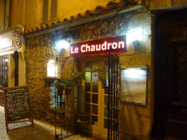 Le Chaudron outside