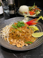 Khao Thai Sevigne food