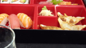 Sushi Neuf food
