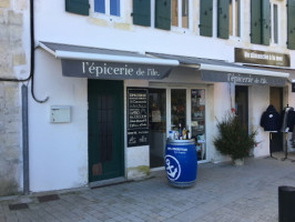 L'epicerie de l'ile outside