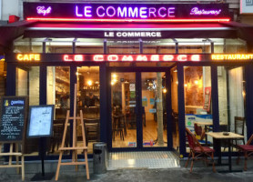 Le Cafe Du Commerce inside