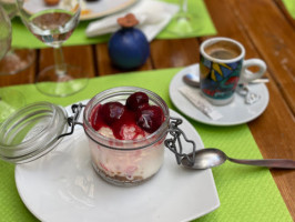 Une Table Au Soleil food