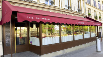 La Rotisserie Du Beaujolais outside
