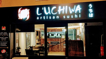 L' Uchiwa Artisan Sushi outside