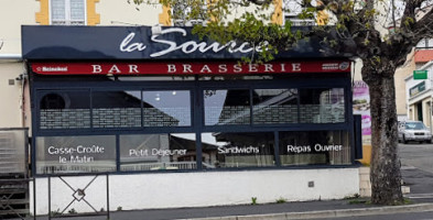 Cafe De La Source outside
