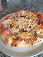 Castel Pizza food