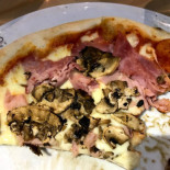 Pino Elysees Nourriture