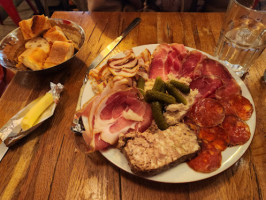 La Cave des Abbesses food