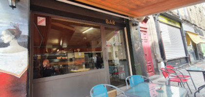 Le Cafe Des Vignerons inside