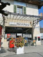 Cafe Du Pont De Brogny inside