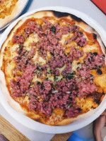 Xavier La Pizzaiola food