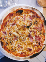 Xavier La Pizzaiola food
