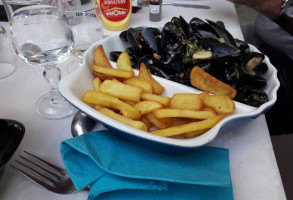 Chez Fifi, De La Marine food