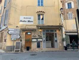 Restaurant Maitre Blanc outside