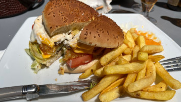 Le Kiosque Par La Grange food