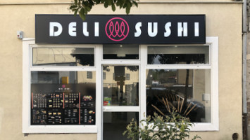 Deli Sushi outside