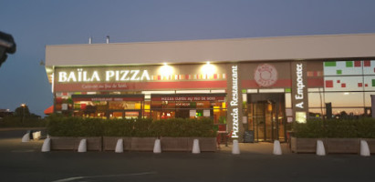 Baila Pizza inside