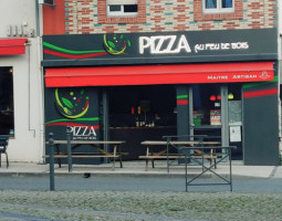 Le Kiosque A Pizza inside