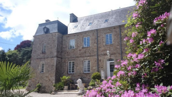 L'hostellerie Du Chateau outside