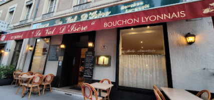 Le Val D'isÈre Bouchon Lyonnais inside