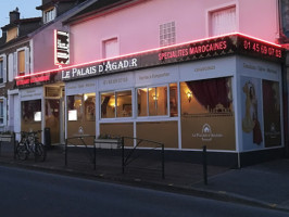 La Table Marocaine inside