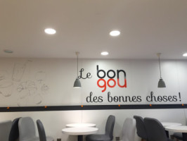 Bongou By La Croissanterie inside
