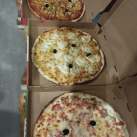 Pronto Pizzas food
