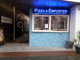 Pizzeria Des Amis outside
