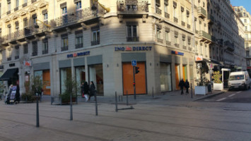 Brasserie le Victor Hugo outside