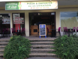 Pizzeria Da Peppino inside