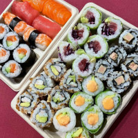 Gumi Sushi food