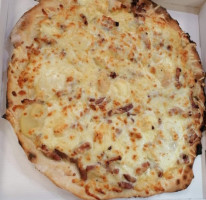 Salvatore Pizza food