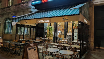 Cafe Le Matin inside