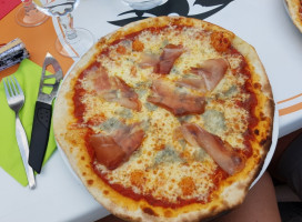 La Pie'zz Abeilhanaise food