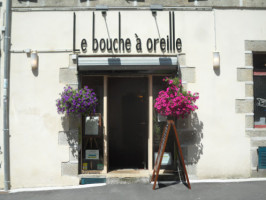 Le Bouche A Oreille outside