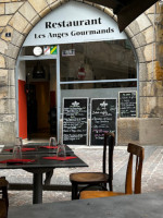 Les Anges Gourmands food