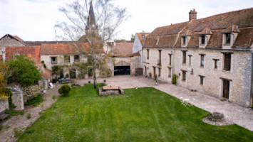 Le Relais D'auteuil inside